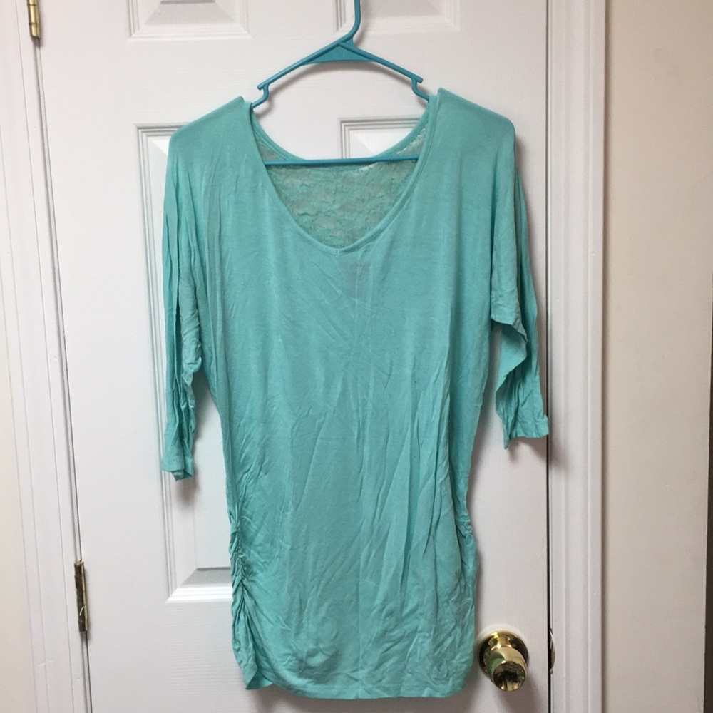 3/4 length top with lace accent